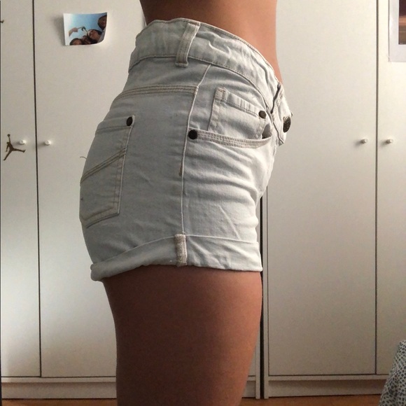 Light denim shorts - Picture 2 of 3